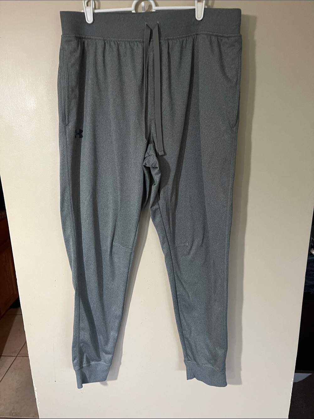 ❤️❤️❤️Under Armour Men's Heather Gray Athletic Joggers